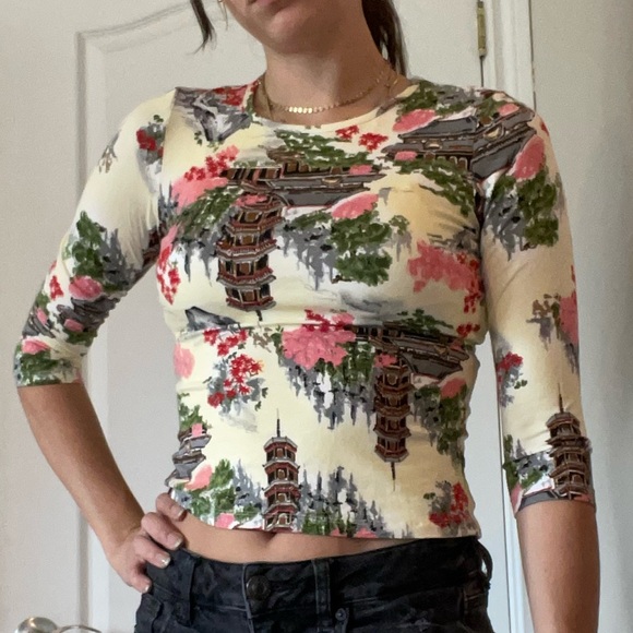 Quarter-length Sleeve 90s Top - Picture 3 of 5